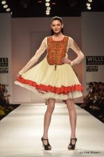 Model walk the ramp for Joymitra Show at Wills Lifestyle India Fashion Week 2012 day 5 on 10th Oct 2012 (142).JPG